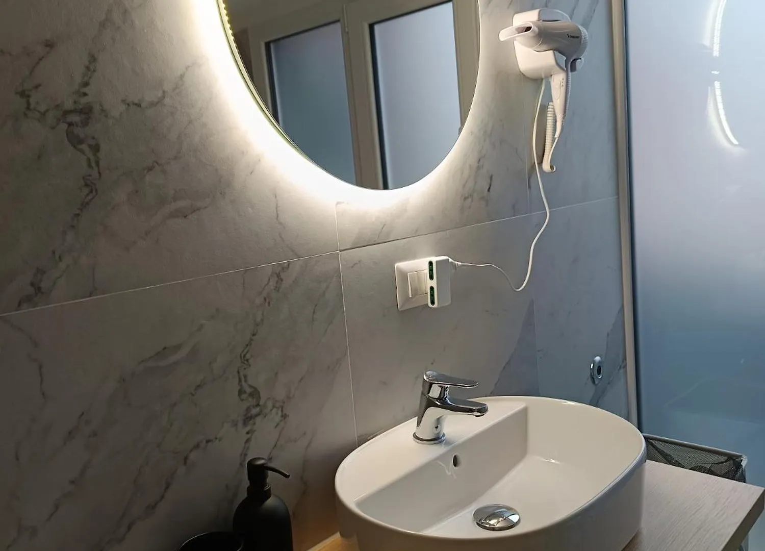 Sky View Apartment With Swimming Pool, Ac, Wifi, M2 Milan Italy