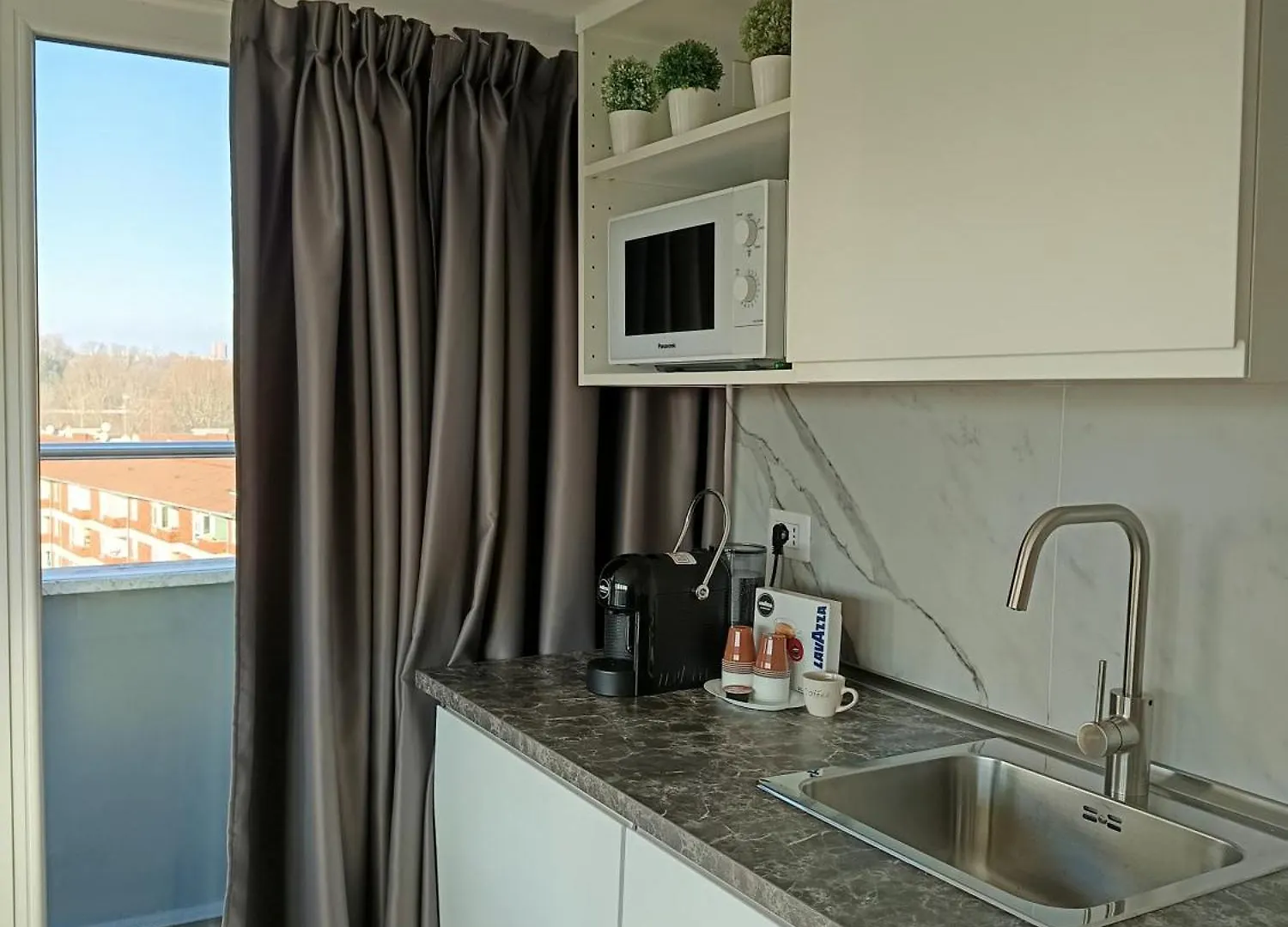 Sky View Apartment With Swimming Pool, Ac, Wifi, M2 Milan Bed & Breakfast